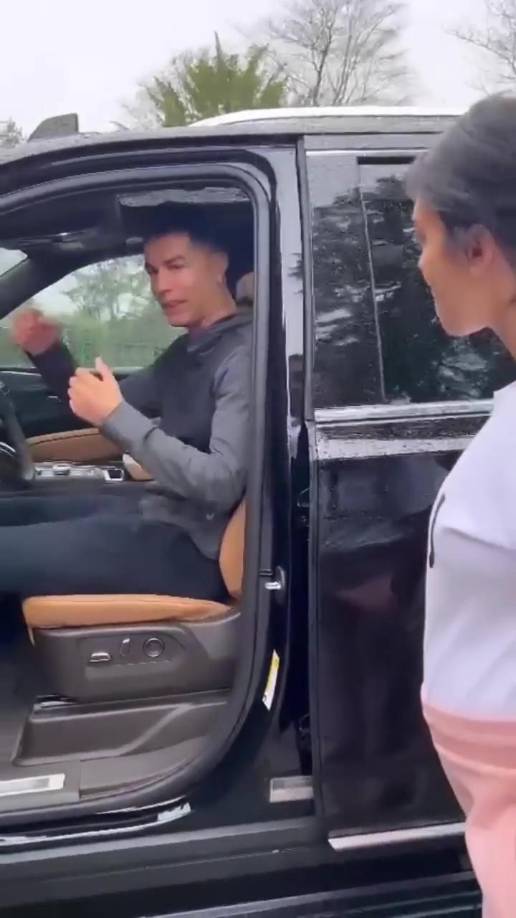 Cristiano Ronaldo ha recibido como regalo en su 37 cumpleaños nada menos que un imponente Cadillac Escalade totalmente equipado.