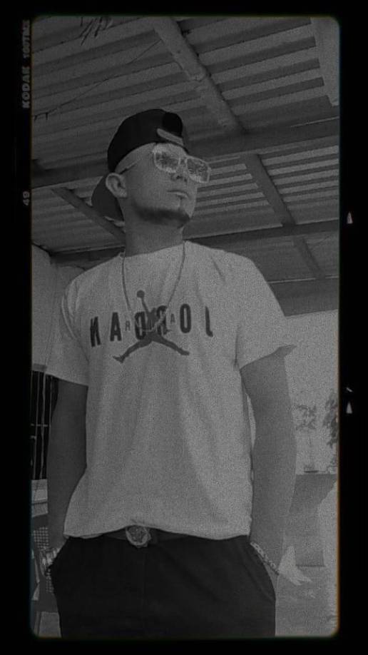 Hace tres semanas Erick subió varios estados celebrándole a uno de sus dos hijos.