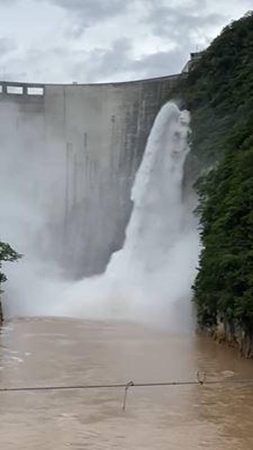 “Hemos consensuado y analizado todas las proyecciones, todo indica que, en un período de dos a tres días, podríamos alcanzar cuotas de riesgo en el caudal y no vamos a poder detener más agua”, advirtió Rolando Rodríguez, director de generación eléctrica de El Cajón.