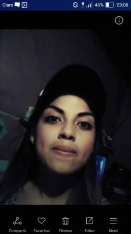 A las 6:00 am de ayer domingo, los vecinos descubrieron el cadáver en el solar baldío, por lo que llamaron al 911 reportando el hallazgo.