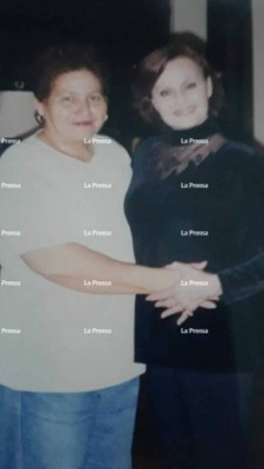 Trabajar para el Príncipe de la canción fue toda una experiencia que nunca podrá olvidar, afirma que incluso tuvo el privilegio de escuchar cantar a Rocío Durcal. <br/>'Su voz era potente y maravillosa, no he vuelto a escuchar otros artistas como ellos'.