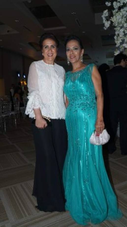 Carmen Faraj y Lorette Kawas.