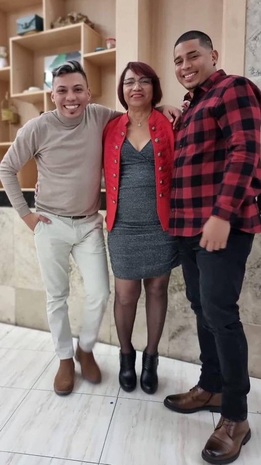 “Estaba programada de venir en diciembre (a Nicaragua), para Navidad, pero se adelantó el viaje. Vino el último día de septiembre” de 2023, día del incendio, contó su padre con semblante melancólico.