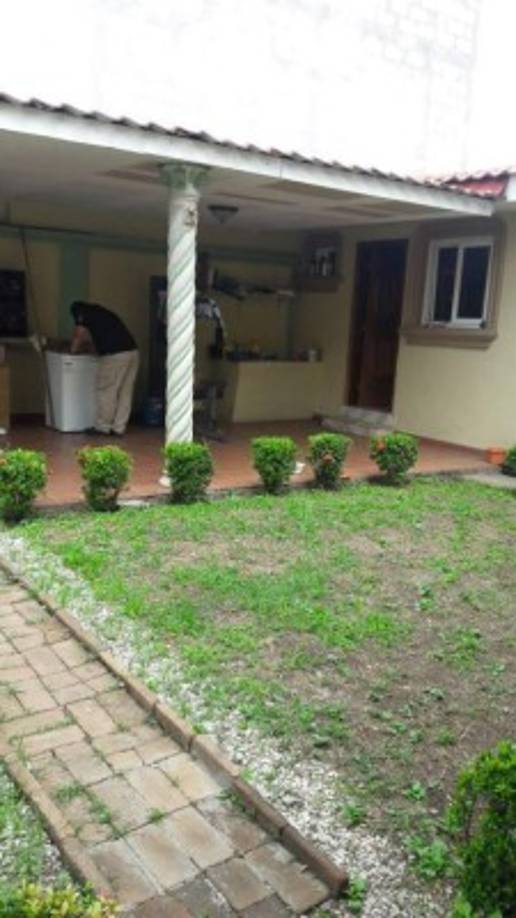 Agentes de la ATIC aseguran esta vivienda en residencial Salamanca de San Pedro Sula en el marco de la operación Hefesto, dirigida a socios de Sergio Neftalí Mejía Duarte, condenado en Estados Unidos.