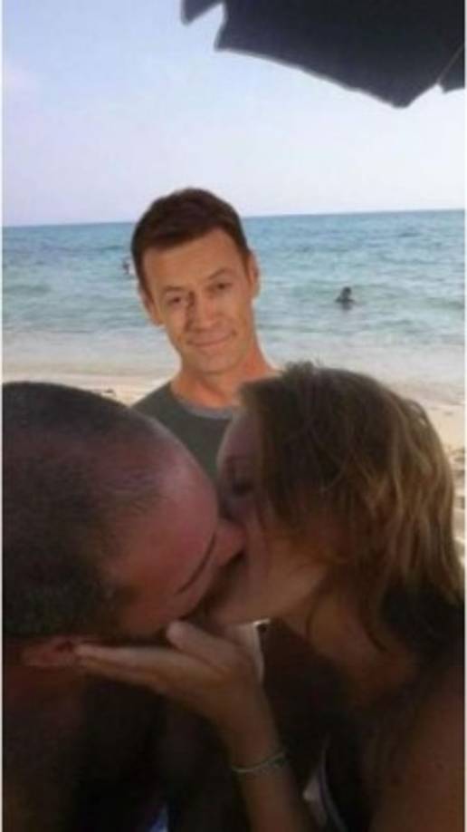 ¿Mirada sexy con beso romántico?