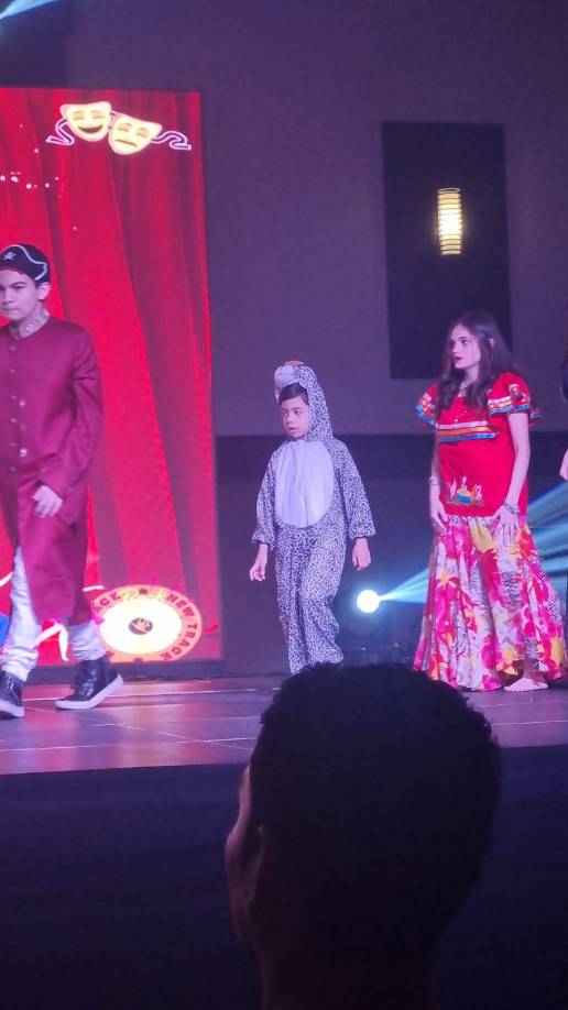 Organizado por Aurora Bilingual School, este evento anual es un reflejo del compromiso de la institución con una educación integral que fomenta la creatividad y el arte. 