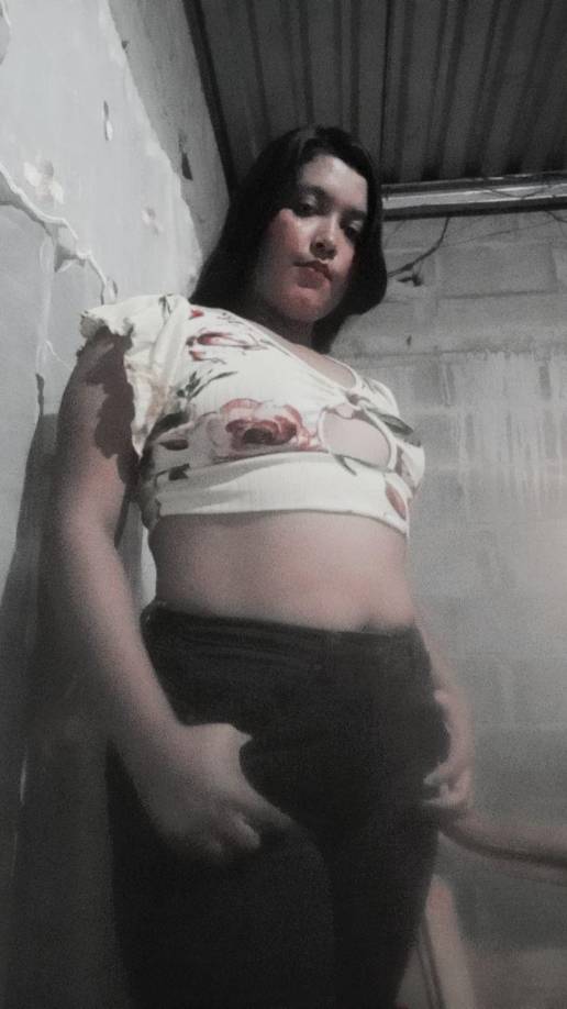 “Ella estaba recogiendo una ropa seca de un alambre y creemos que un alambre de luz estaba pegando en un tamarindo en el que estaba el alambre amarrado”, contó Sandra Izaguirre, la madre de Rosa.