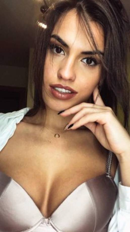 Supervivientes ha sido grabado varias temporadas en Honduras. La modelo española Sofía estuvo en mayo del presente 2018 en tierras hondureñas y hoy ha sido vinculada con dos jugadores.