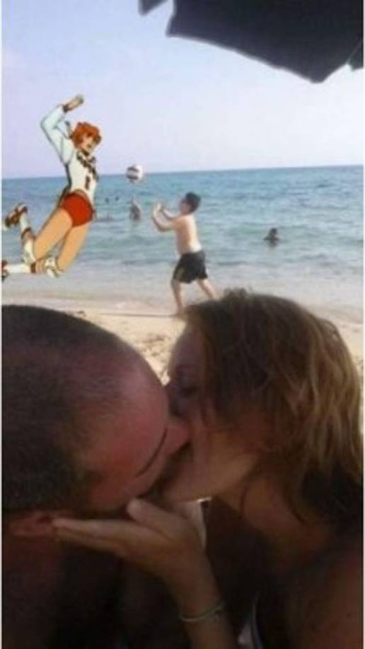 El niño jugando con su oponente pero en anime.