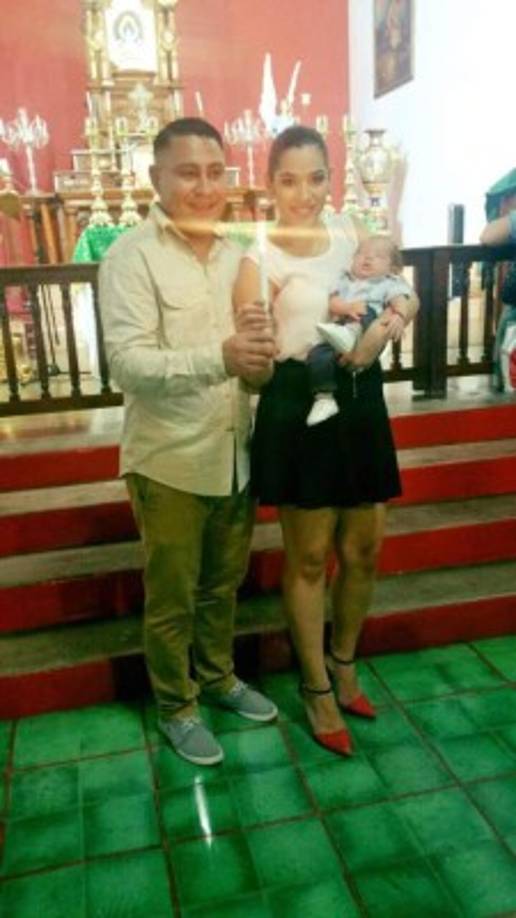 Carolina Lanza junto a su esposo Marvin Fuentes y su hijo Thiago.