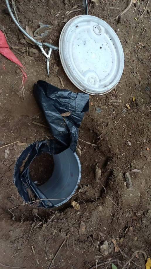 Un recipiente donde presuntamente almacenaban la droga.