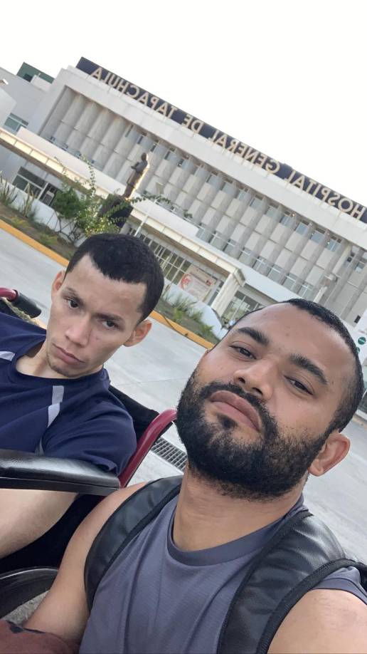 En México Ivor se volvió a poner mal y estuvo tres días interno en el hospital de Tapachula.