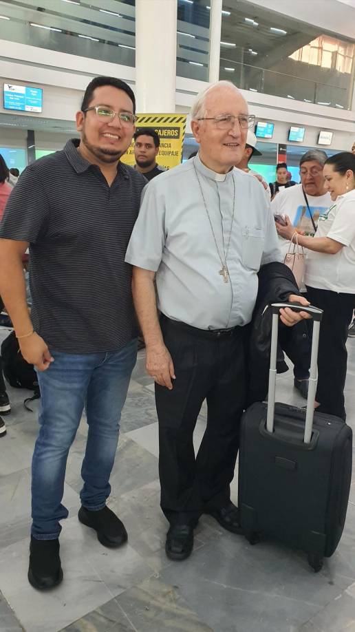 El obispo aprovechó para agradecer el afecto a todos los fieles católicos de SPS y expresó que es recíproco.