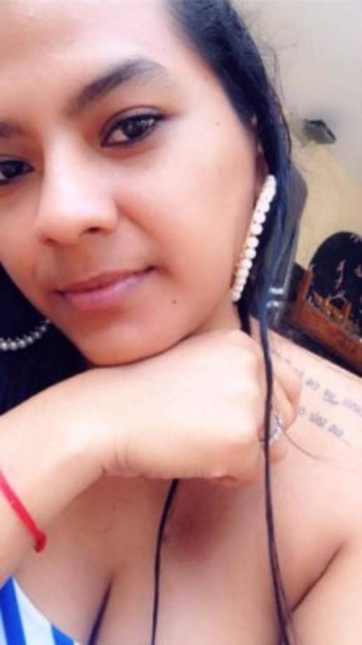 De acuerdo con las primeras investigaciones de las autoridades, hasta la casa de la joven llegaron sujetos armados que solo se acercaron a la acera para dispararle.