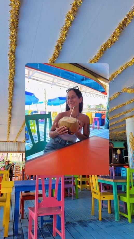 Las hijas de Pedro Troglio acompañaron a su padre y al plantel del Olimpia en la visita a la playas de Omoa este jueves tras el partido contra el Atlas. Así dejó constancia Camila con esta imagen publicada en Instagram en el restaurante donde almorzaron.