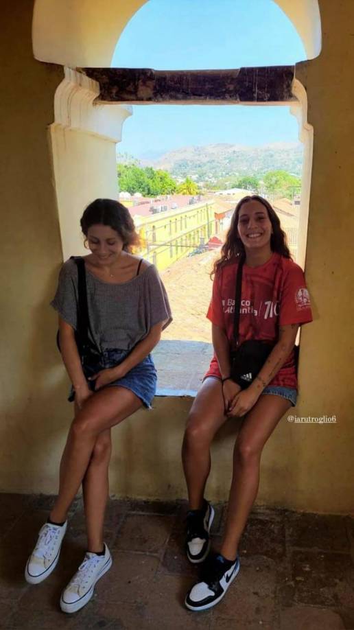 María Pía y su otra hermana Iara Troglio también estuvieron conociendo la iglesia de Comayagua.