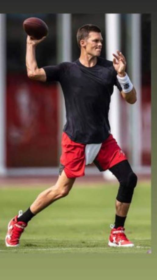 Tom Brady se hidrata todos los días con un vaso de más de medio litro de agua con electrolitos de limón.