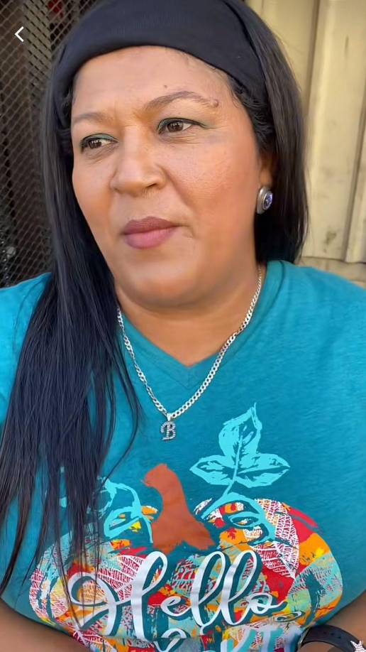 Recientemente Lady Frijoles fue captada por un tiktoker vendiendo horchatas y catrachitas. 