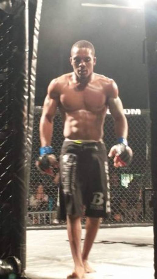 'Bellator está triste por la noticia del fallecimiento de Isaiah Chapman. Nuestras más sinceras condolencias para con su familia y amigos durante este momento difícil', dijo la cuenta de Bellator MMA en un comunicado.