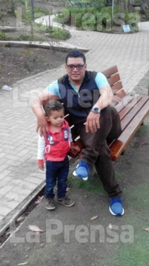 Alden Rivera, embajador de Honduras en México, confirmó que ya se están realizando los trámites para la repatriación de Madrid. En la imagen, Madrid junto a uno de sus hijos.