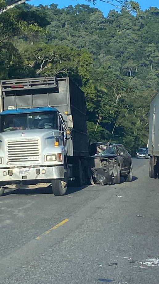 Imagen del fatal accidente vial ocurrido este martes en Tela, Atlántida, litoral Caribe de Honduras. 