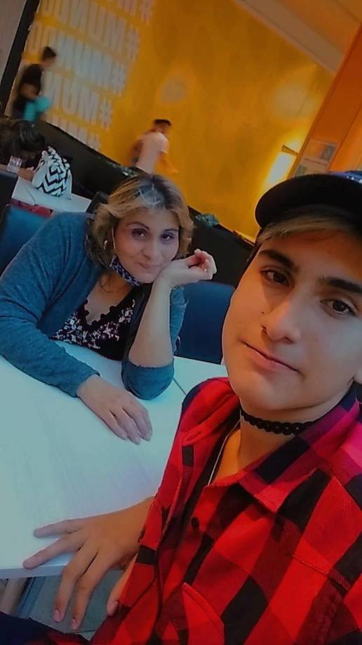 Además, se identificaron heridas de defensa en los brazos de la víctima, lo que indicaba un intento de protegerse. 