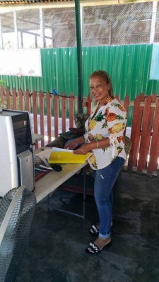 Aquí en una reunión con representantes de patronato de San Pedro Sula.