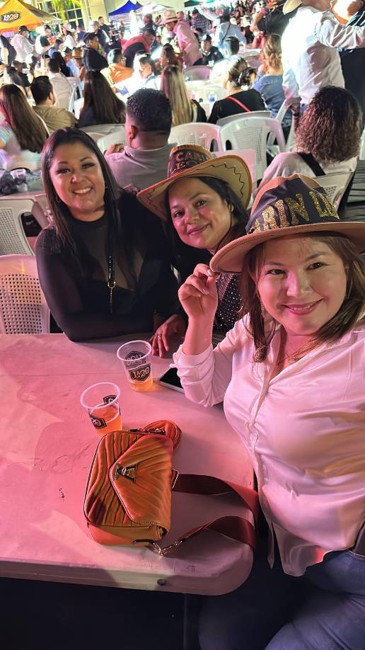 Elsy Díaz, Carmen Perdomo y Jessica Portillo.