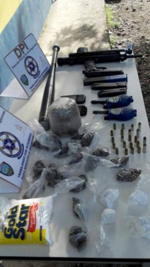 Durante los operativos de saturación en la colonia Las Delicias se decomisó una subametralladora Uzi calibre nueve milímetros y una pistola Girsan.