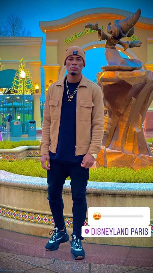 Deiby Flores vacacionando en Disneyland Paris.