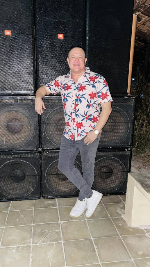 <b>JUAN CARLOS ALEMÁN</b>El artista limeño llega esta noche a Manolo´s Restaurant en San Lorenzo, Valle. El sábado y domingo se traslada a Armencina y El Estero, respectivamente, siempre ahí en el departamento de Valle. El 1 de enero animará a los asistentes a restaurante Las Tejas en Santa Rita, Yoro.