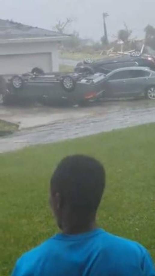 El huracán de categoría 5, calificado de 'catastrófico' por el estadounidense Centro Nacional de Huracanes (NHC), tocó tierra al mediodía en el cayo Elbow de las islas Ábaco, en el noroeste de las Bahamas, un archipiélago formado por 700 islas, islotes y cayos.