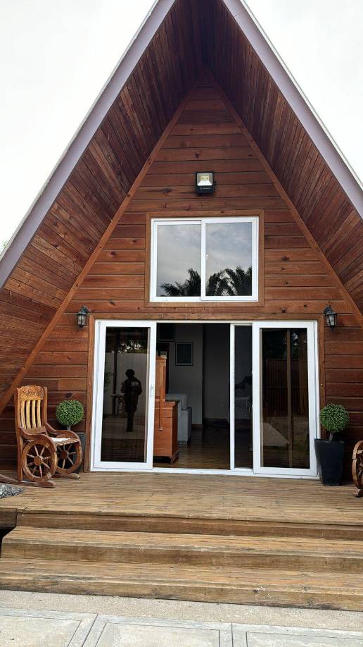 En marzo de 2013, autoridades del país sudamericano lograron la interdicción de una embarcación go fast, en donde incautaron más de dos toneladas de clorhidrato de cocaína (2,143 kilos), que, según investigaciones, estaba directamente vinculada a la organización del hondureño.