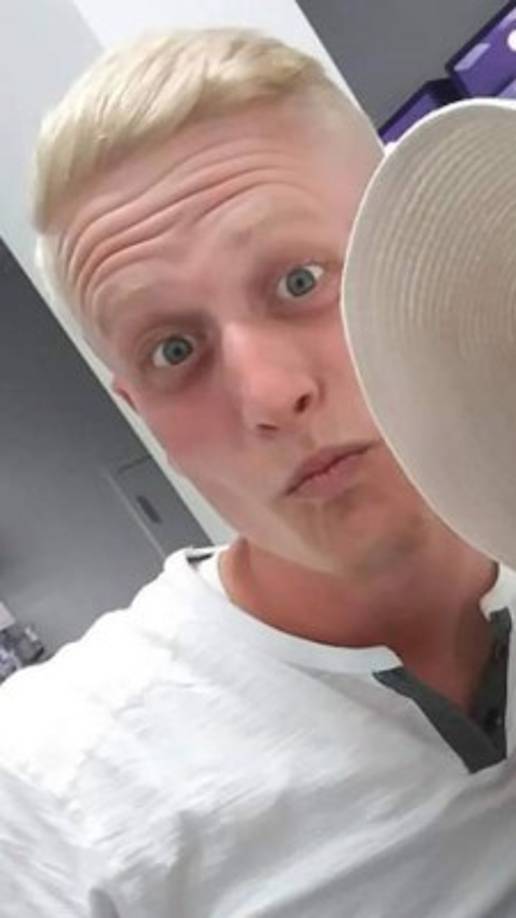 Jennifer Salfen-Tracy publicó en Facebook las fotos del antes y después de su hijo mayor, Cody Bishop, quién cayó en las garras de las drogas hace siete meses. La desesperada madre hizo un llamado a su hijo a través de las redes sociales, rogándole que regresara a casa.