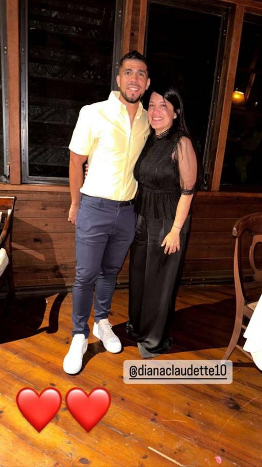 Marcelo Espinal - El jugador del Victoria posando con su esposa Diana Sánchez en San Valentín.