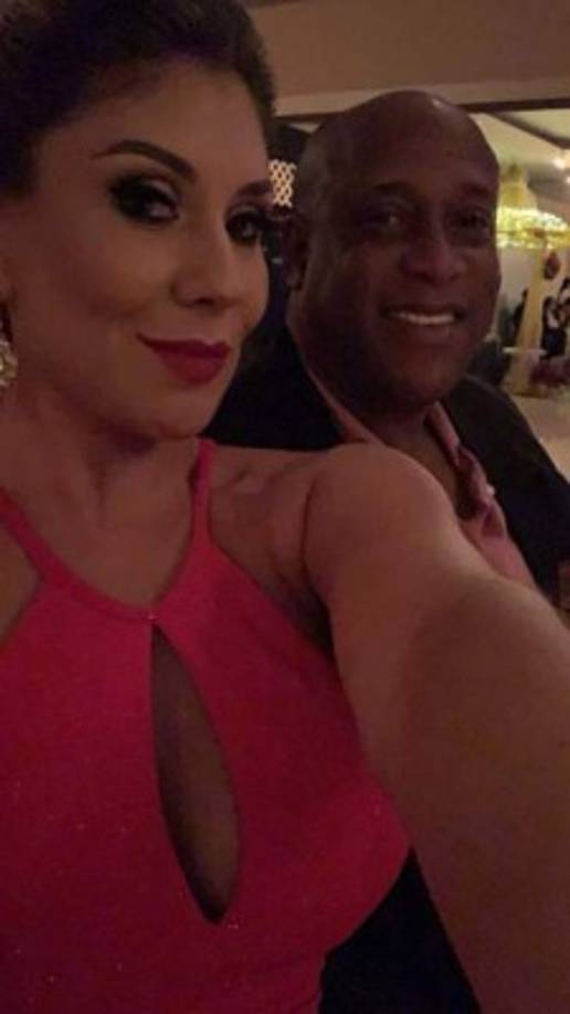 En declaraciones a medios ticos, la bella Ingrid contó como le propuso matrimonio Hernán. 'Fuimos a cenar y en el postre venía (escondido) el anillo', reveló.