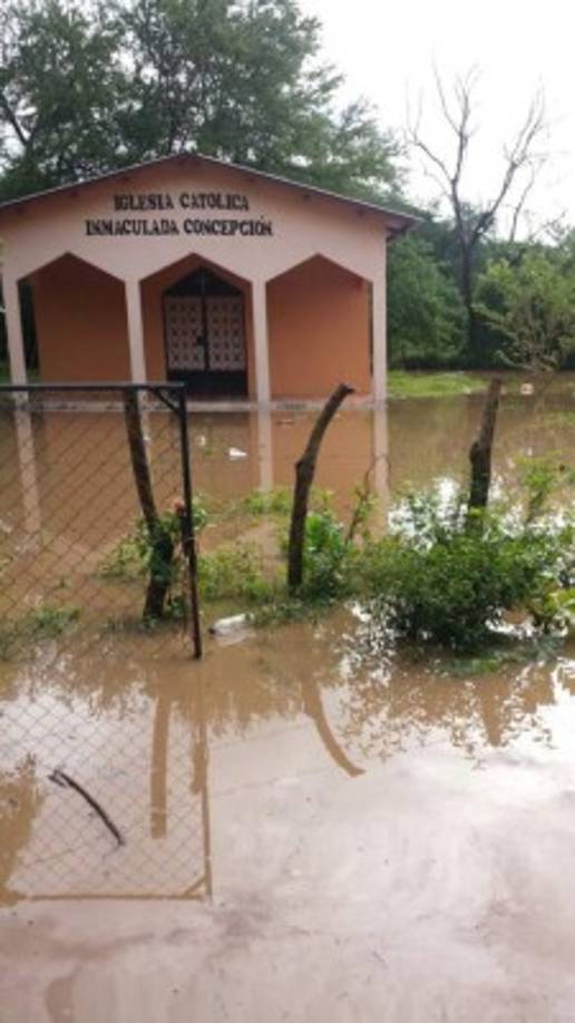 El fenómeno es producto del acercamiento de la zona intertropical de convergencia a un sistema de baja presión localizado al este de Honduras y Nicaragua. <br/>