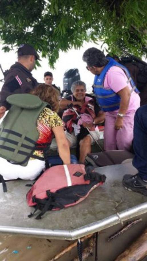 Mientras tanto, en Costa Rica unas 3.600 personas evacuaron desde el martes las zonas de mayor riesgo del litoral Caribe, con apoyo de los cuerpos de socorro y la policía, informó el ministerio de Seguridad Pública que calificó la operación como 'exitosa'.
