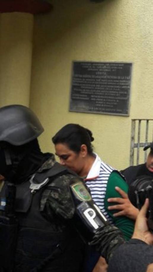 También fue capturado un cuñado de ella, Mauricio Moya.<br/>