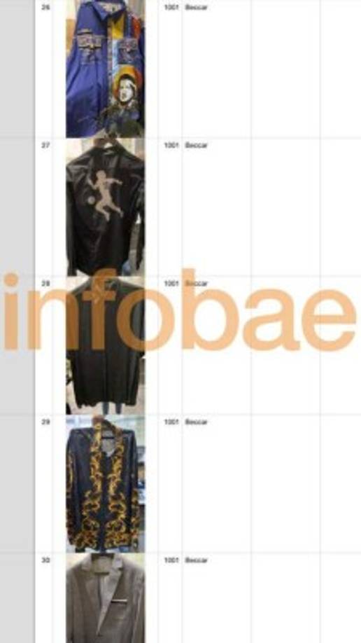 Más ropa de Maradona: resaltan una camisa con la imagen de Hugo Chávez y un saco con su silueta estampada en la espalda.