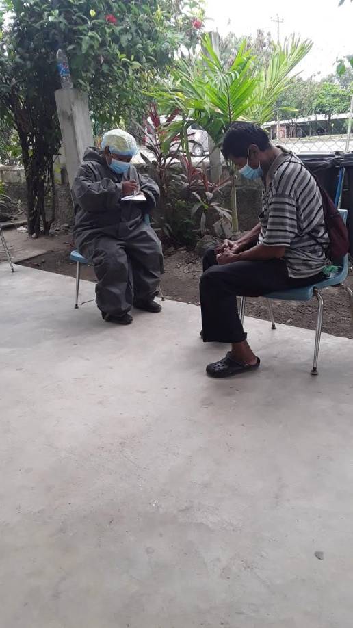 La mujer relató que en ese momento, la Secretaría de Salud, a través del PCM 47-2020, prometió plazas a todo el personal de primera línea, por lo que, a pesar del temor a contagiarse de la enfermedad, decidió aceptar.