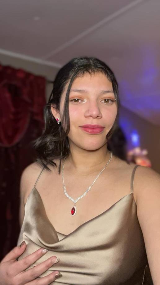 En Clinton, la familia de la pareja de Evelin está incrédula ante la desconcertante noticia de su muerte.