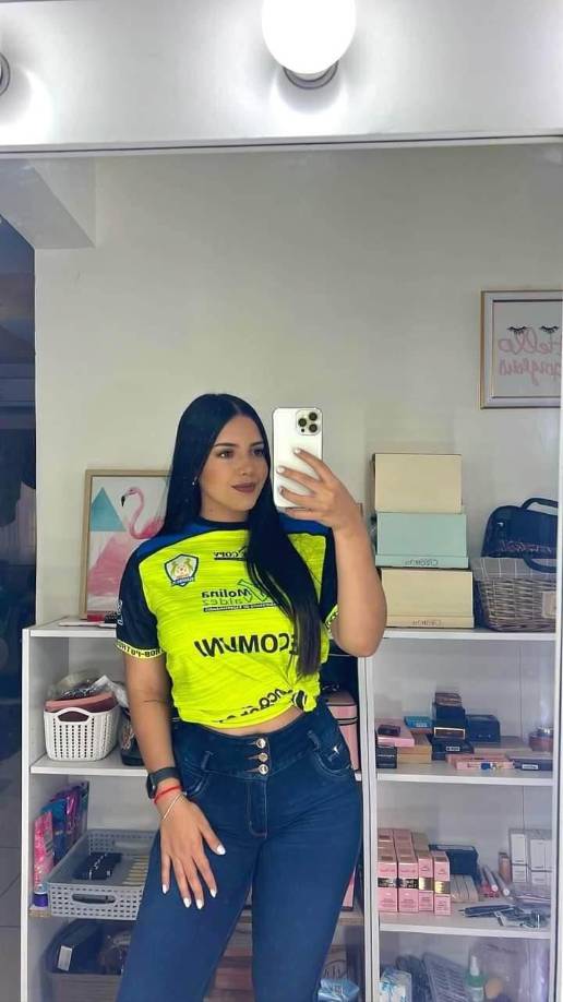 ¿Qué pasó por su mente tras el gol de Cálix? se le preguntó y ella respondió: “Siendo sincera en esos segundos pasó por mi mente el proceso que viví hace algunos torneos atrás en ese mismo estadio y en esa misma silla, muchas veces llore de tristeza, enojo e impotencia”, indicó la bella novia del volante de los Potros.