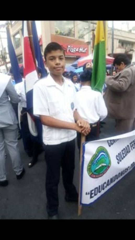 César Alejandro Santos Bono representando al C.E.B Soledad Fernández Cruz.