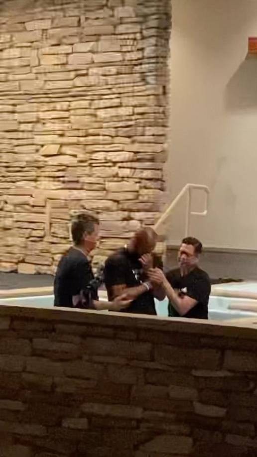 Mediante sus redes sociales, Muma Bernárdez señaló que en el 2022 aceptó a Dios en su corazón y compartió un video del momento. Además, recalcó que le pidió perdón a las personas que en su momento les hizo daño.