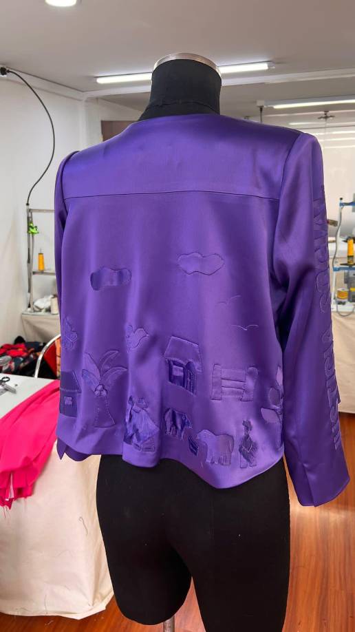 El diseño final de la chaqueta que lució Sofía Petro en la investidura de su padre.