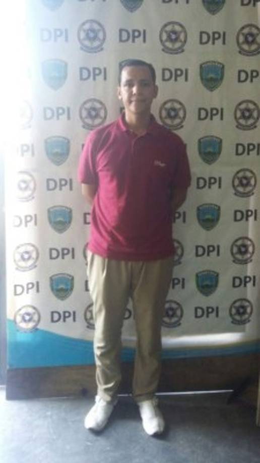 En el barrio Concepción fue detenido Jorge Edgardo Gómez Valencia, de 46 años de edad, por suponerlo responsable de los delitos de violencia intrafamiliar y maltrato por transgresión, en perjuicio de su compañera de hogar y su menor hijo, según orden de captura emitida por el Juzgado de Letras de lo Penal de Tegucigalpa con fecha 19 de septiembre del presente año.