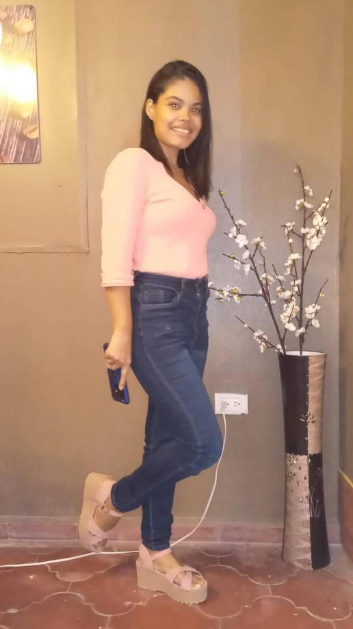 En las redes sociales, algunos amigos y residentes de la zona han comenzado a lamentar la trágica muerte de la joven madre.