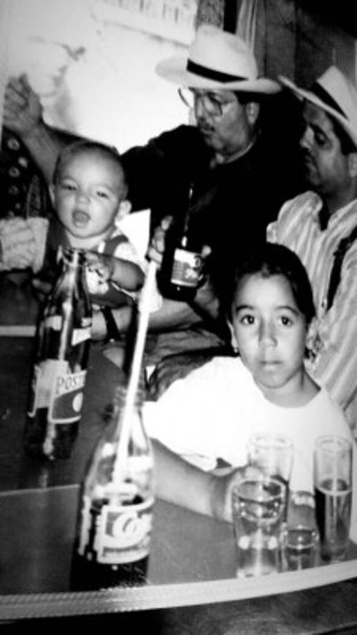 Nacido como Juan Luis Londoño Arias, Maluma comenzó su ascenso en la industria musical en 2012, cuando lanzó su primer disco titulado “Magia”.