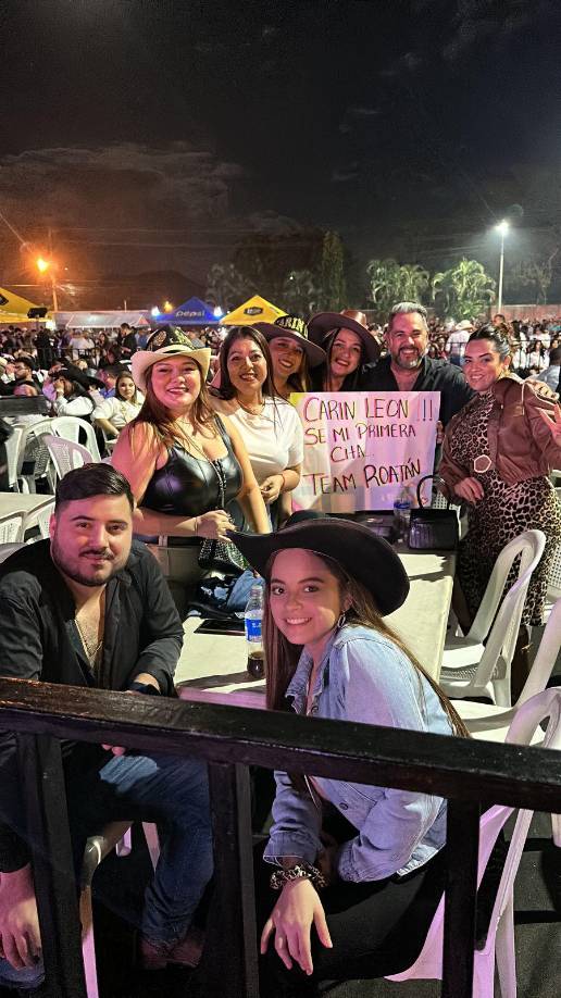 Habitantes de Roatán y San Pedro Sula llegan a disfrutar del concierto.